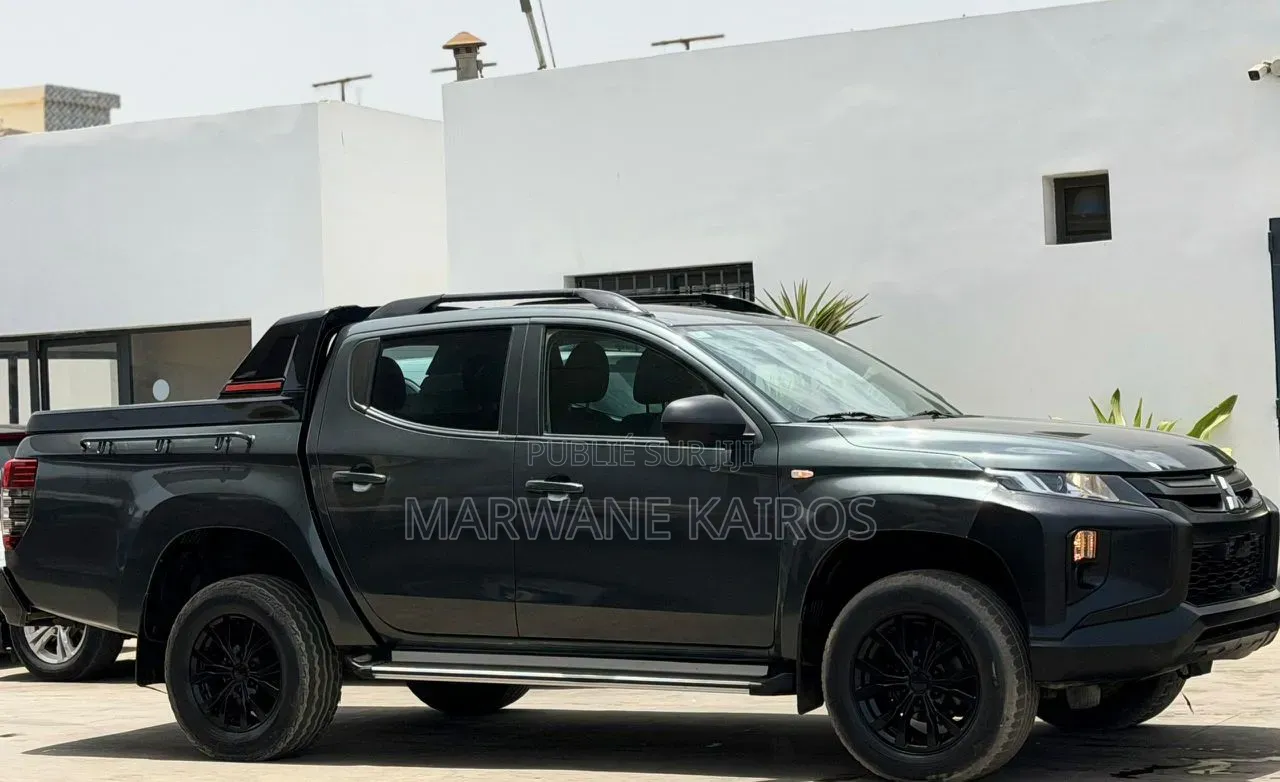 Mitsubishi L200 2022 Noir