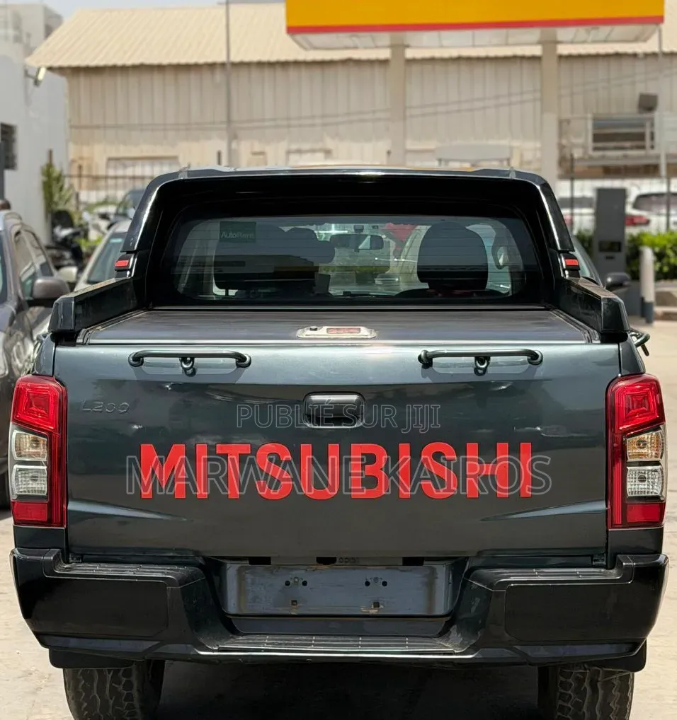 Mitsubishi L200 2022 Noir