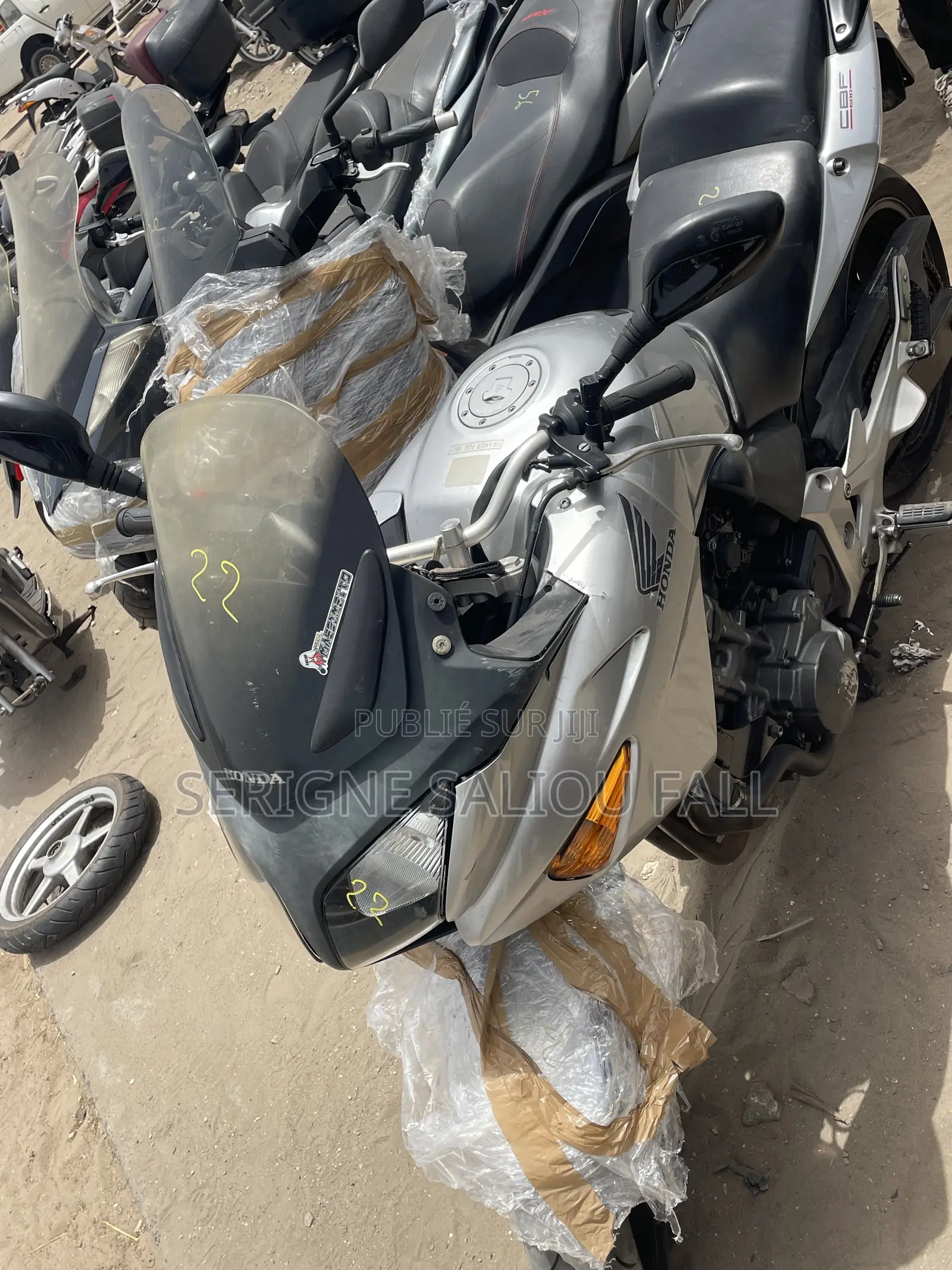 Honda CB 2025 Gris