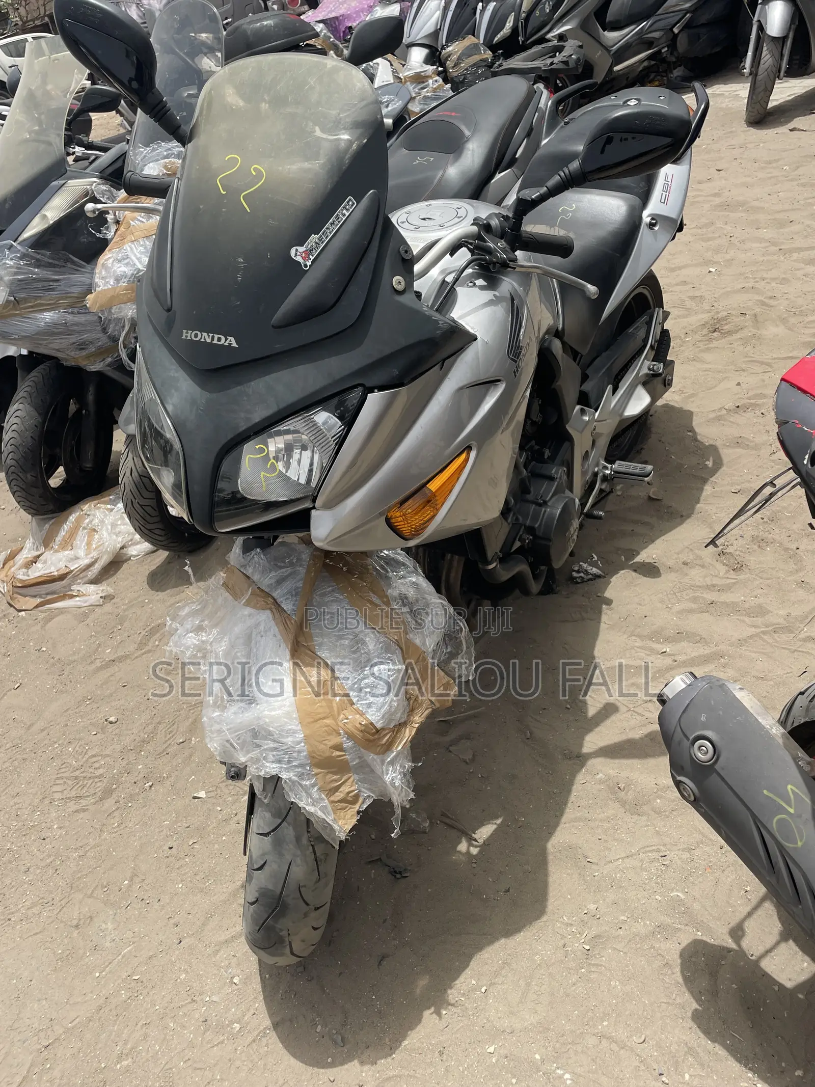 Honda CB 2025 Gris