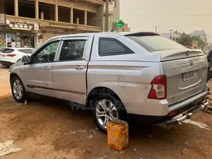 SsangYong Korando 2014 Gris