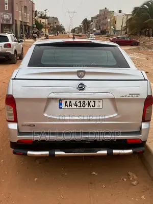SsangYong Korando 2014 Gris