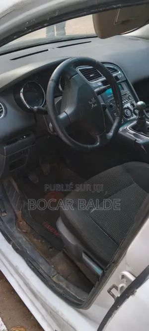 Peugeot 5008 1.6 THP MT Allure 2011 Blanc