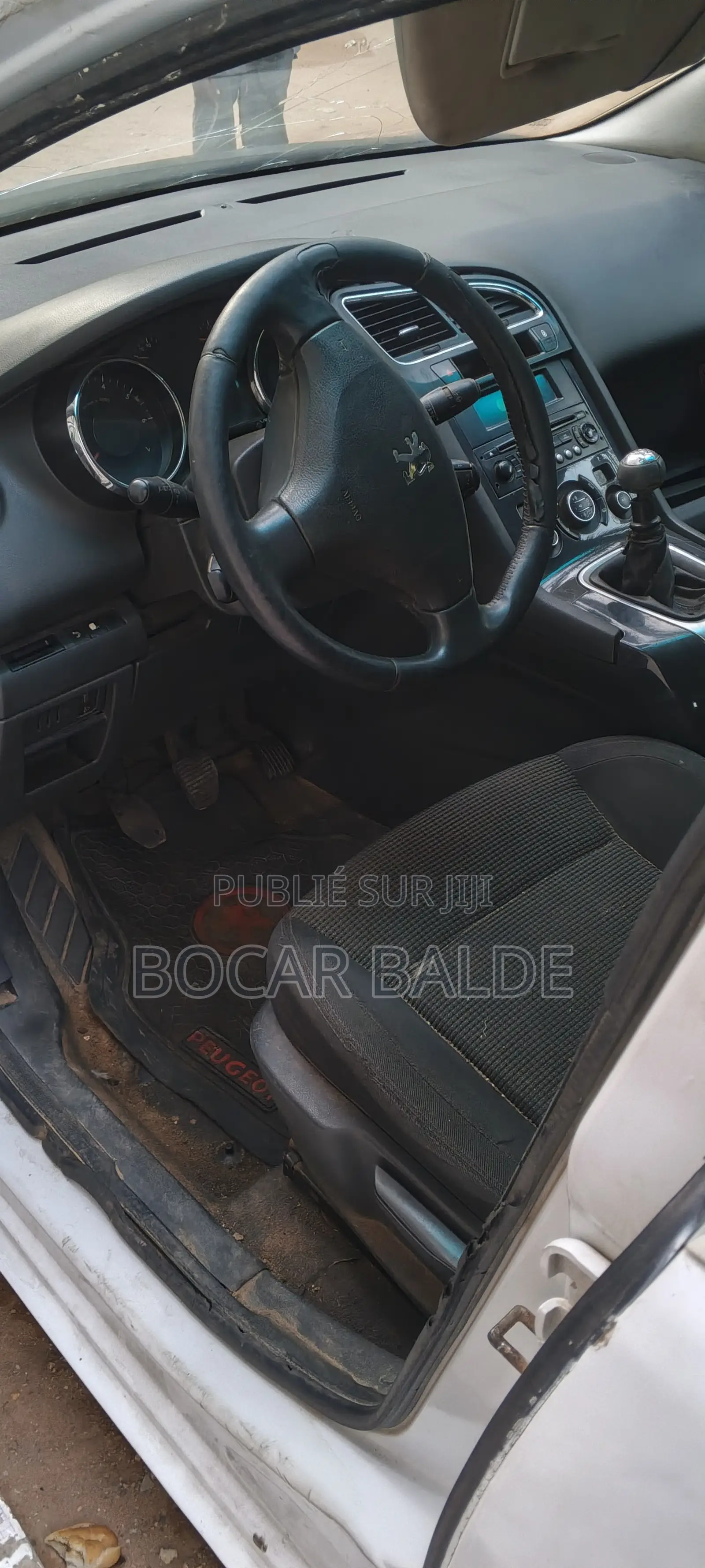 Peugeot 5008 1.6 THP MT Allure 2011 Blanc