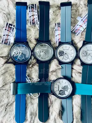 Montre Élégante Unisexe À Bracelet Silicone – En Couleurs