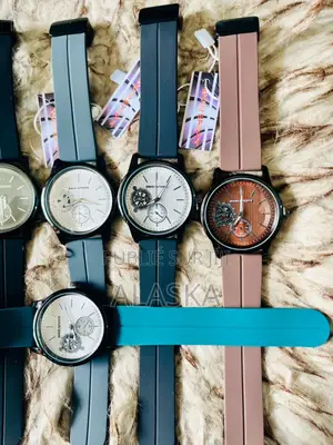 Montre Élégante Unisexe À Bracelet Silicone – En Couleurs