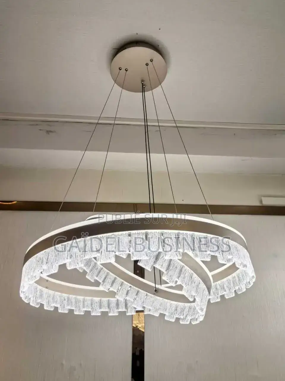 Lustre Led Contemporain – Silhouette Ondulée Et Cœur en Cristal**