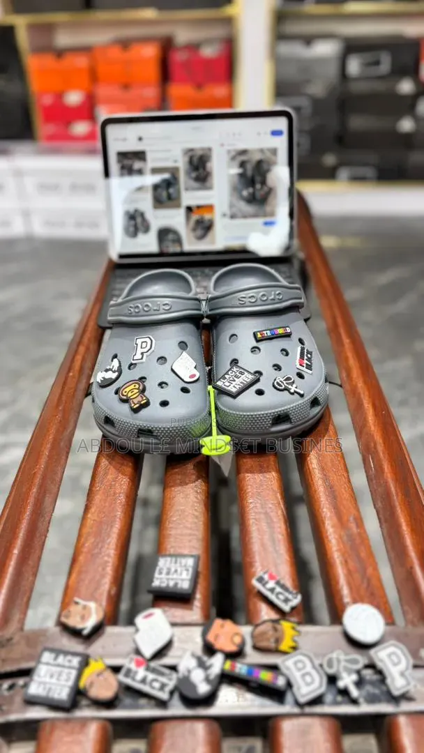 Crocs Basic Gris Disponible