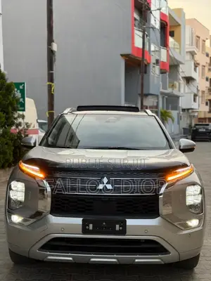 Mitsubishi Outlander 2024 Gris