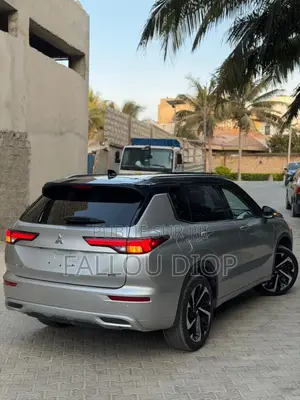 Mitsubishi Outlander 2024 Gris