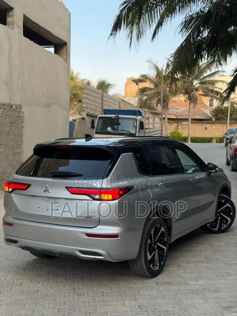 Mitsubishi Outlander 2024 Gris