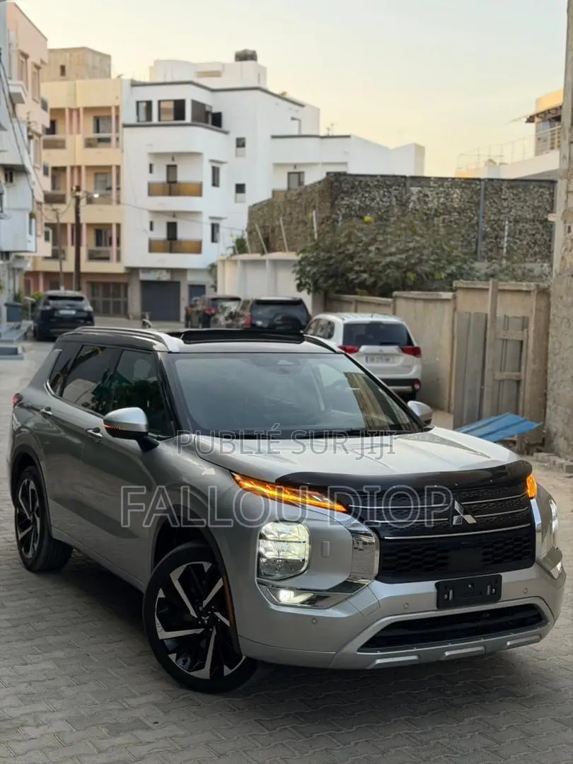 Mitsubishi Outlander 2024 Gris