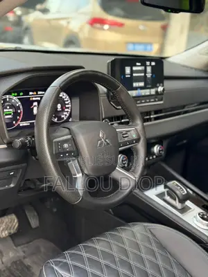 Mitsubishi Outlander 2024 Gris