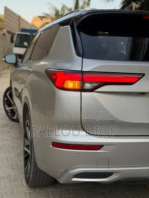 Mitsubishi Outlander 2024 Gris