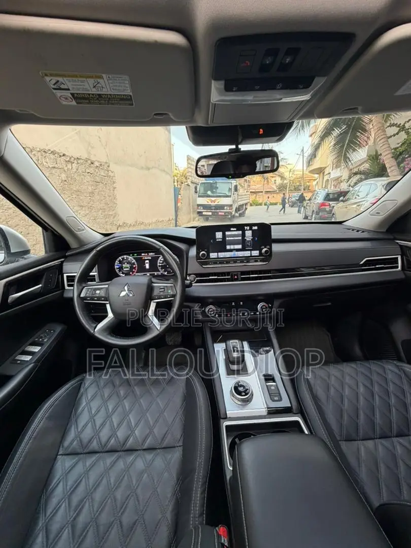 Mitsubishi Outlander 2024 Gris