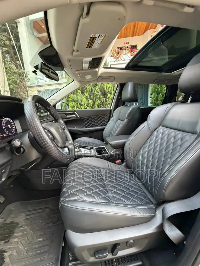 Mitsubishi Outlander 2024 Gris