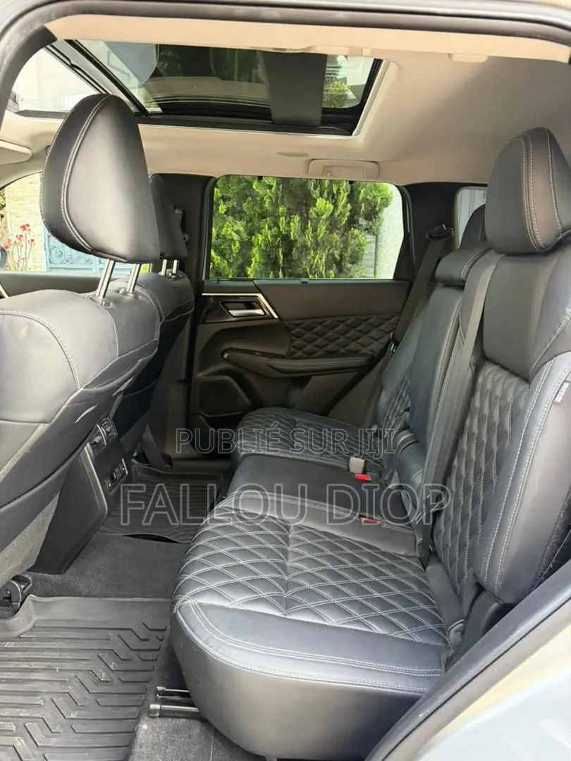 Mitsubishi Outlander 2024 Gris