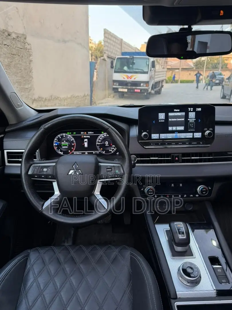 Mitsubishi Outlander 2024 Gris