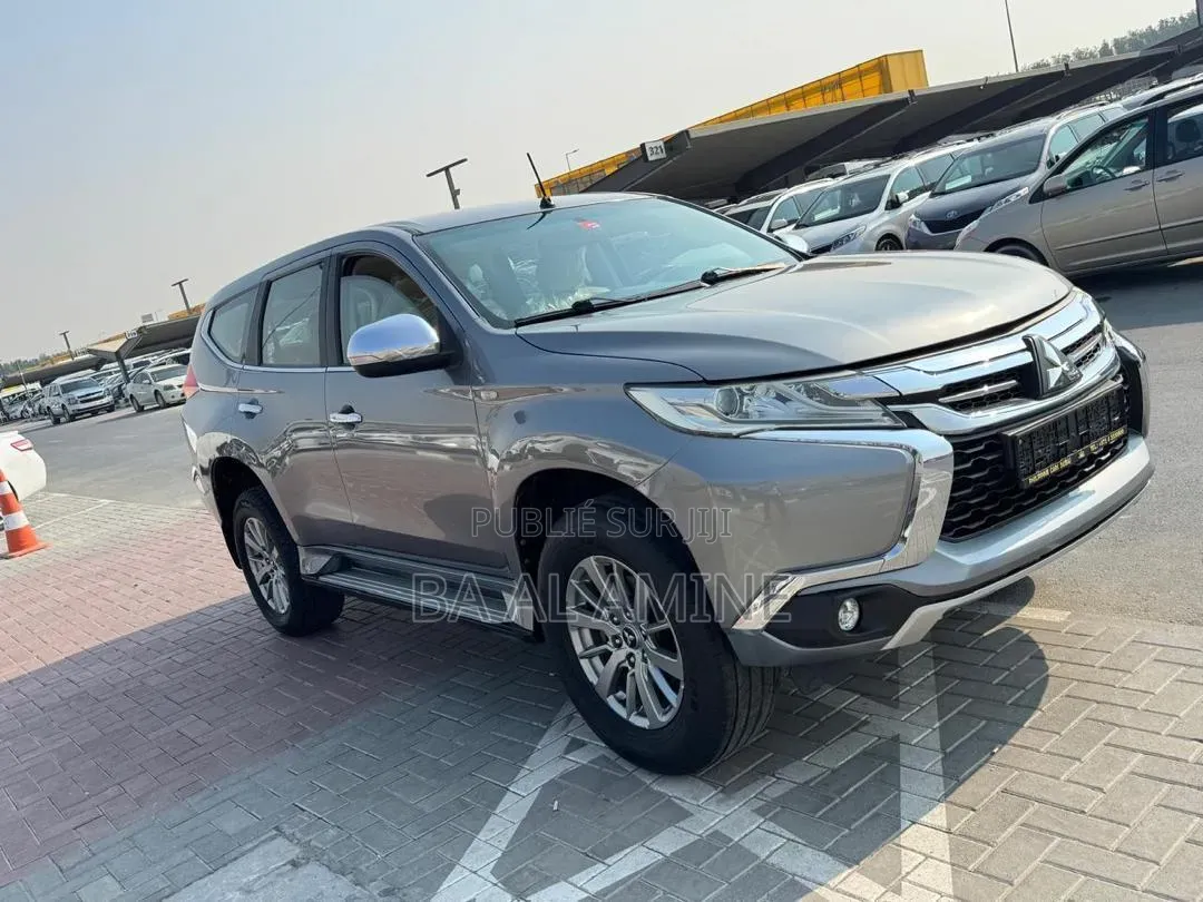 Mitsubishi Montero 2017 Gris