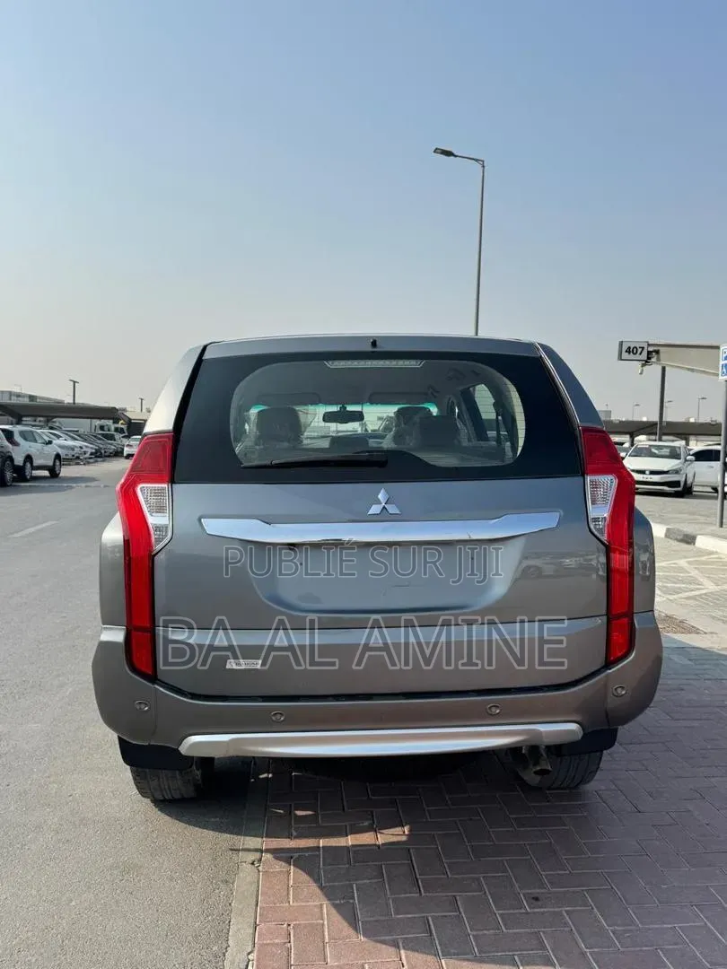 Mitsubishi Montero 2017 Gris