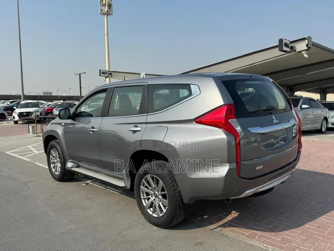 Mitsubishi Montero 2017 Gris