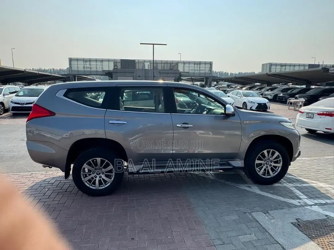 Mitsubishi Montero 2017 Gris