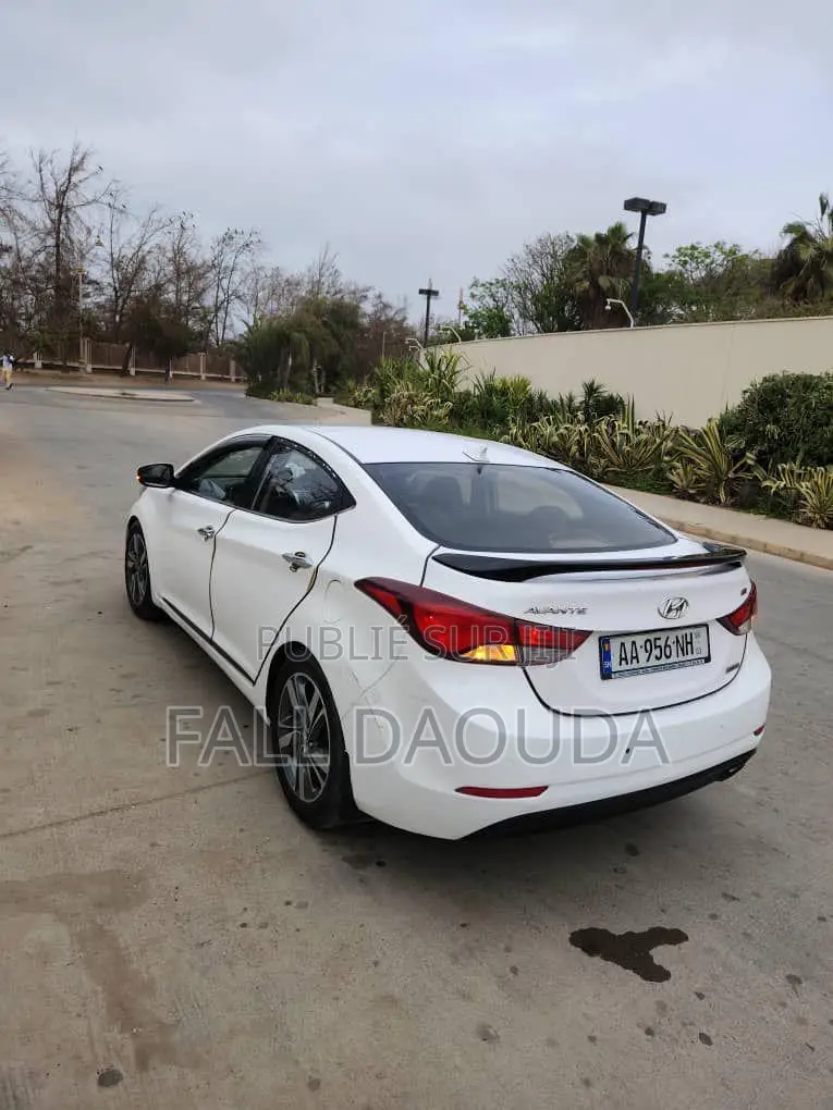 Hyundai Avante 2015 Blanc
