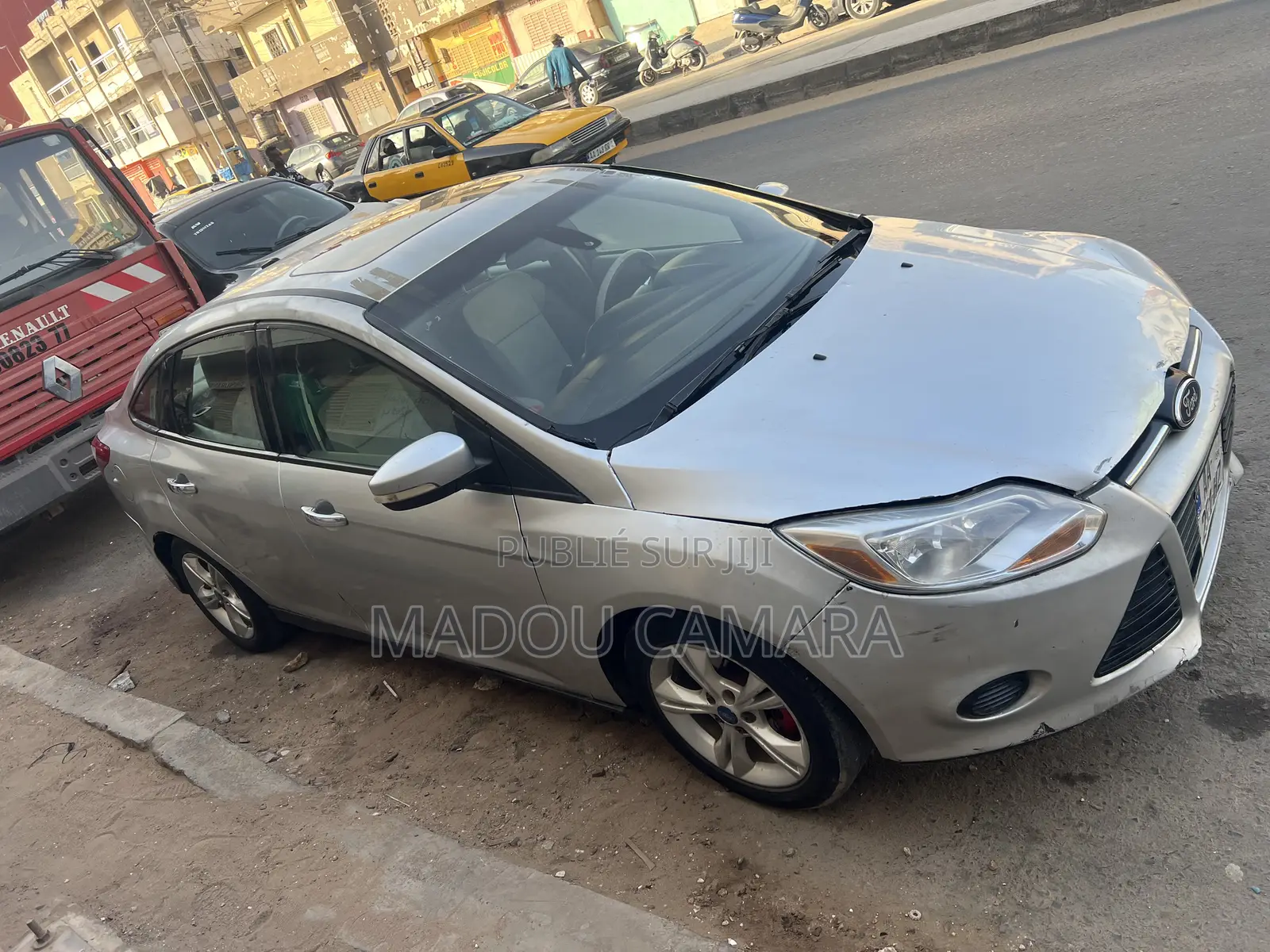 Ford Focus SE 4dr Hatchback (2.0L 4cyl 5M) 2014 Gris