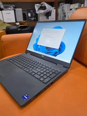 Nouveau Dell Precision 7670 32GB Intel Core i9 SSD 512GB