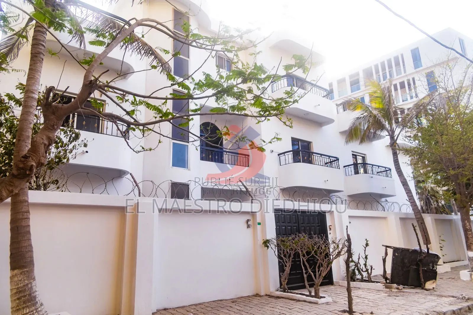 15chbre Villa dans Villa R+2 À Louer à Louer