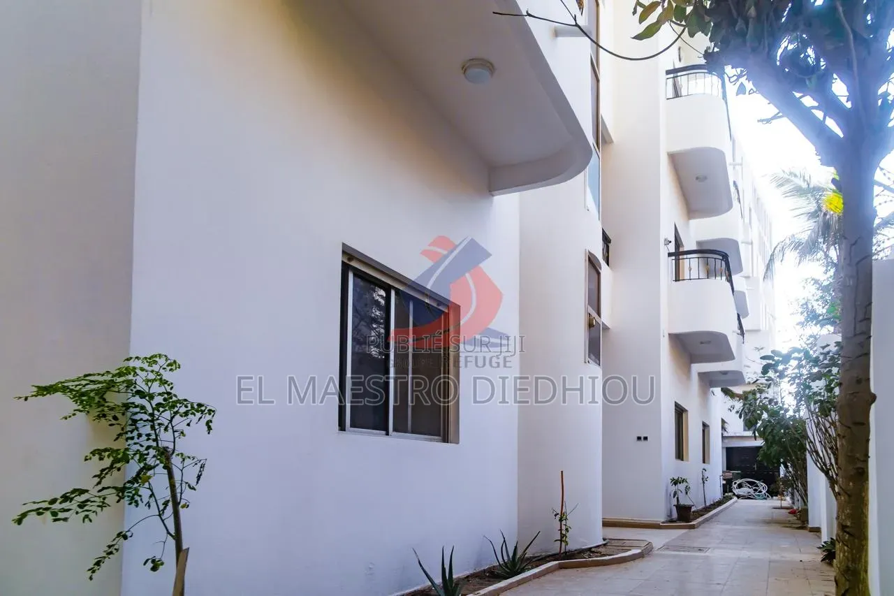 15chbre Villa dans Villa R+2 À Louer à Louer