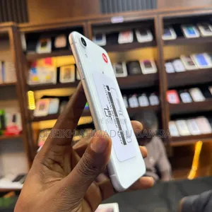 Nouveau Apple iPhone XR 64 GB Blanc