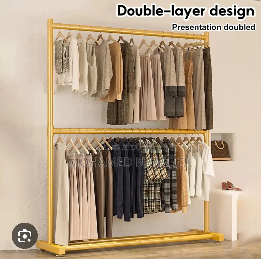 Porte-Manteau Sur Pied Raffiné en Métal Doré
