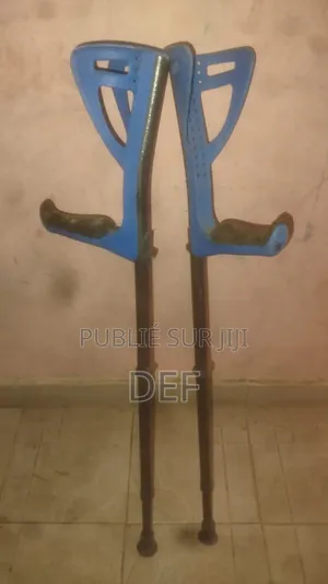 Paire De Béquilles Venant De France