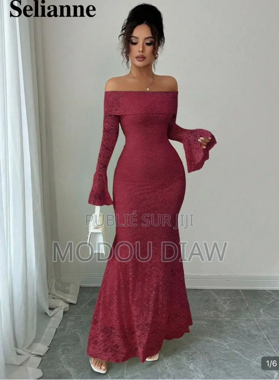 Une Robe Très Chic Disponible