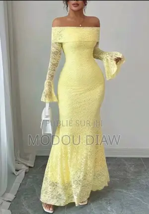 Une Robe Très Chic Disponible