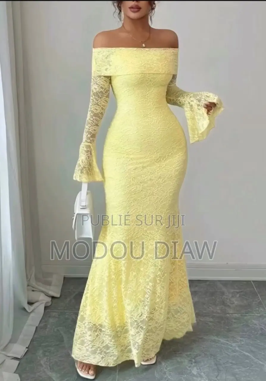 Une Robe Très Chic Disponible