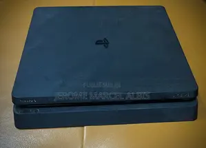 Playstation 4 Slim + 1 Manette