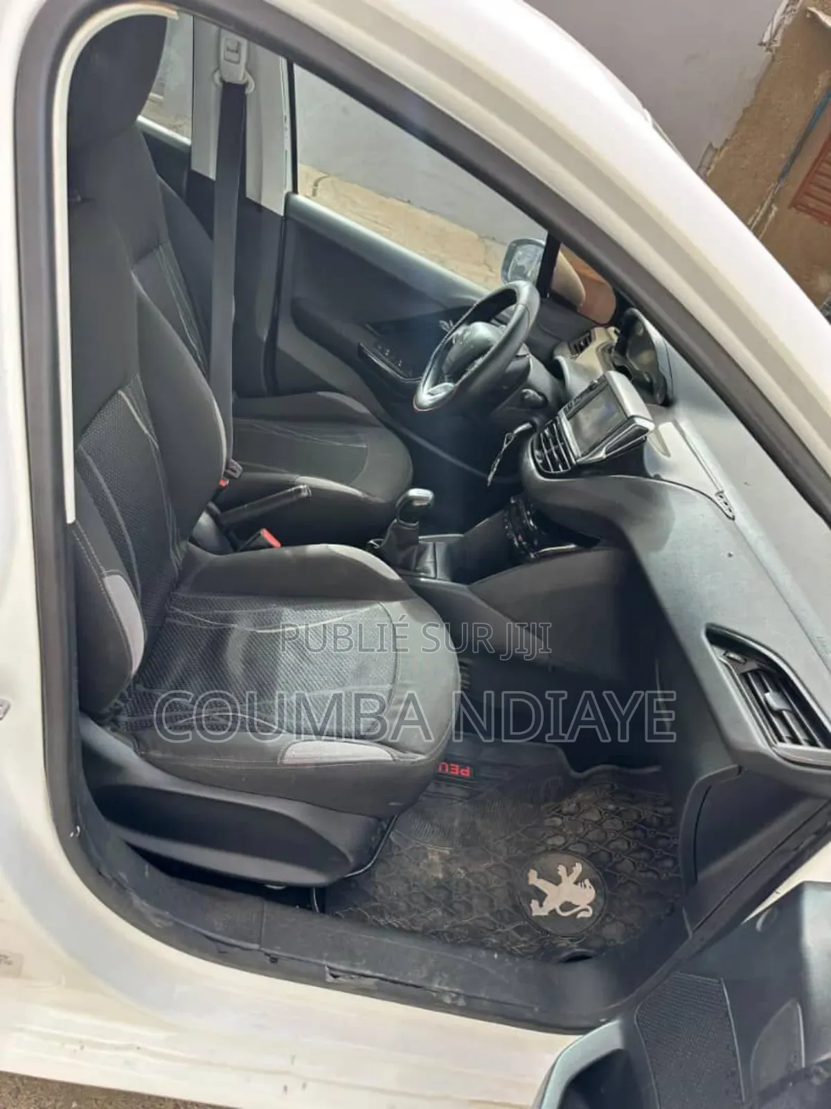 Peugeot 208 2013 Blanc cassé