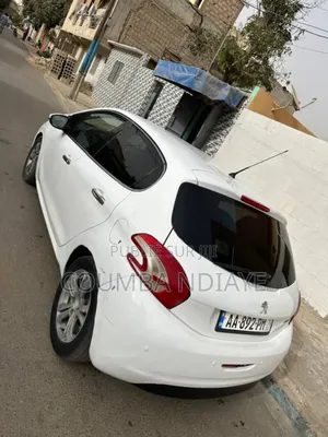 Peugeot 208 2013 Blanc cassé