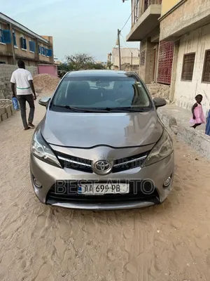 Toyota Verso 2016 Gris