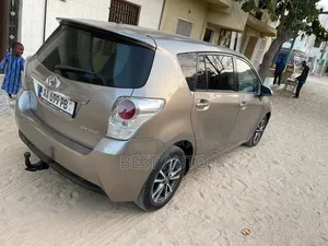 Toyota Verso 2016 Gris