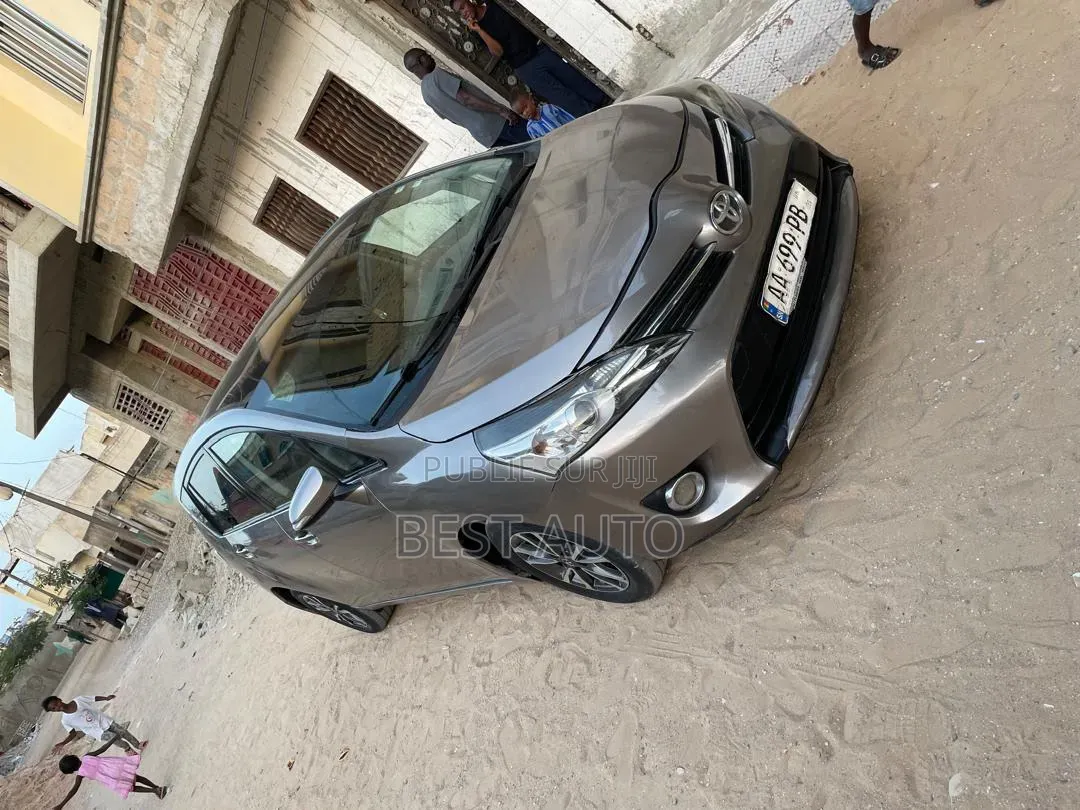 Toyota Verso 2016 Gris