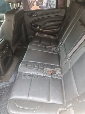 Chevrolet Suburban 2017 Noir