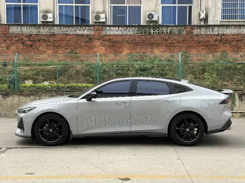 Changan UNI-V 2022 Gris