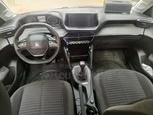 Peugeot 208 2022 Gris