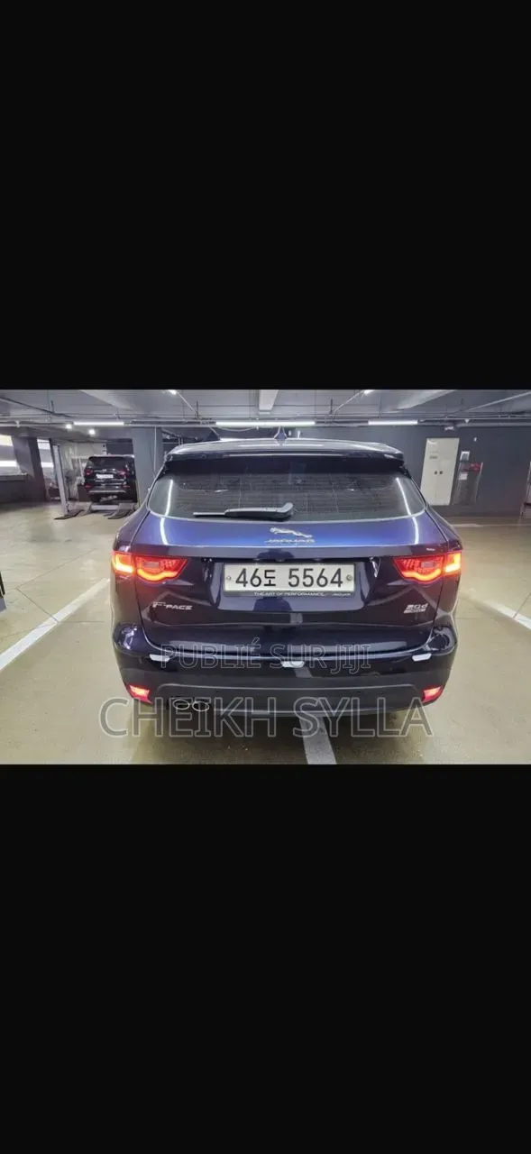 Jaguar F-Pace 2017 Bleu