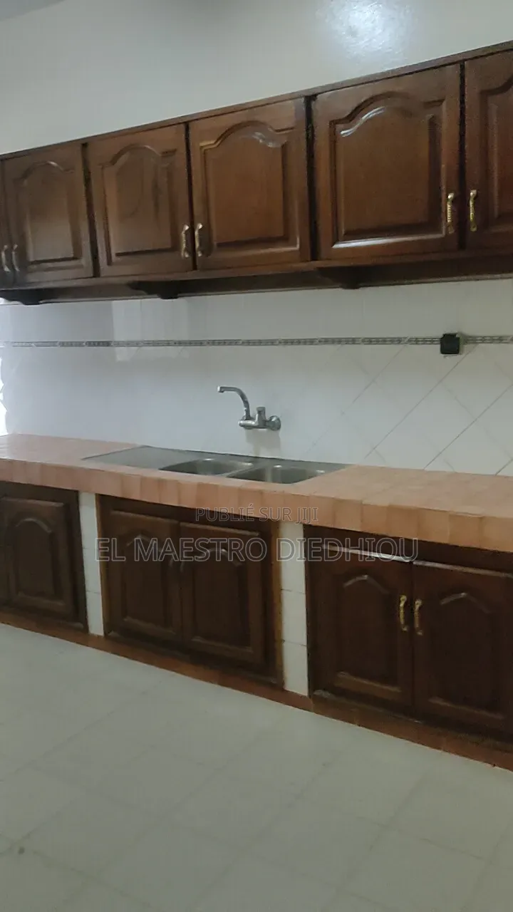 4chbre Villa dans Villa R+1 À Louer À, Yoff à Louer
