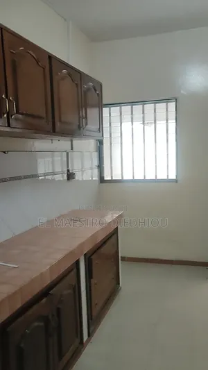 4chbre Villa dans Villa R+1 À Louer À, Yoff à Louer