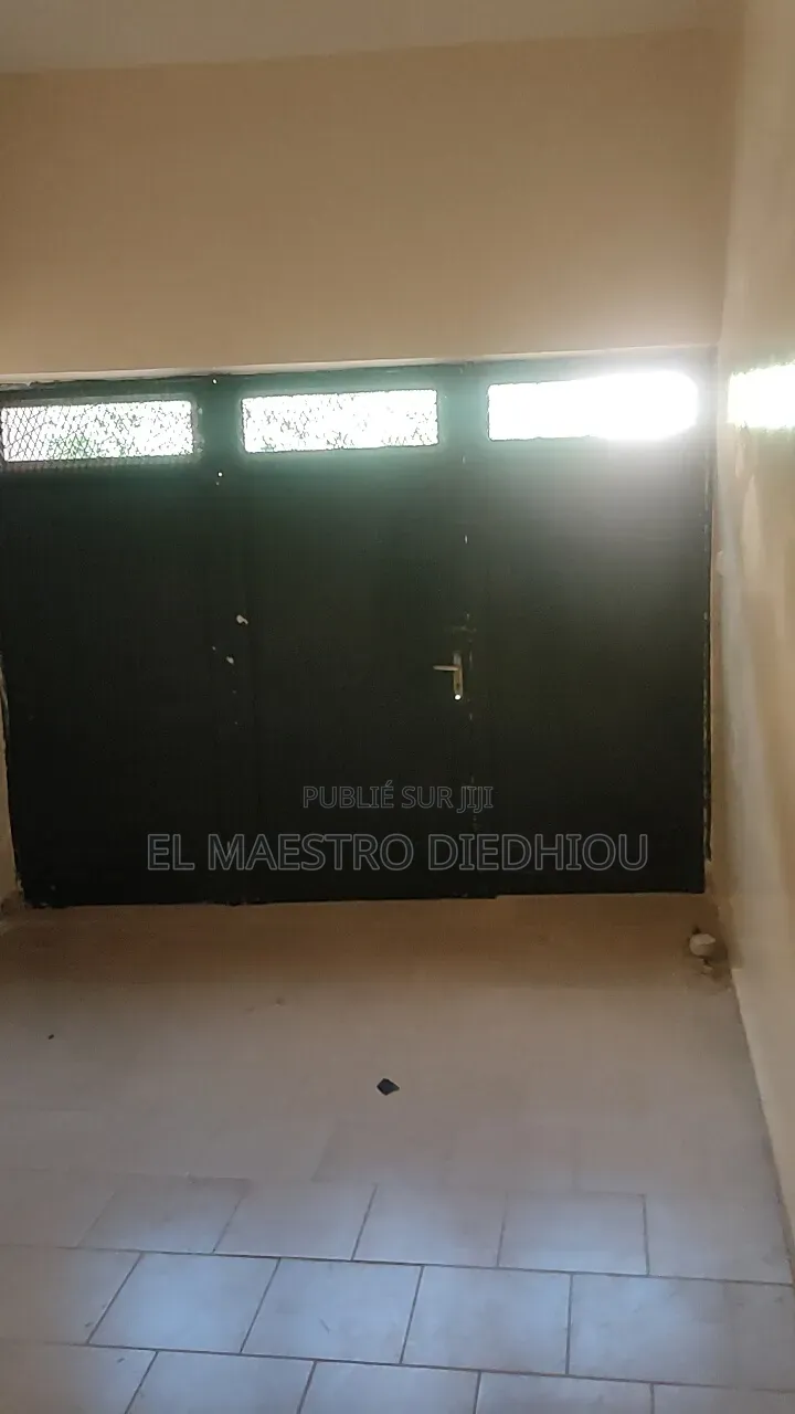 4chbre Villa dans Villa R+1 À Louer À, Yoff à Louer